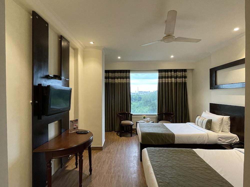 Royale Sarovar Portico Agra Agra  Bagian luar foto