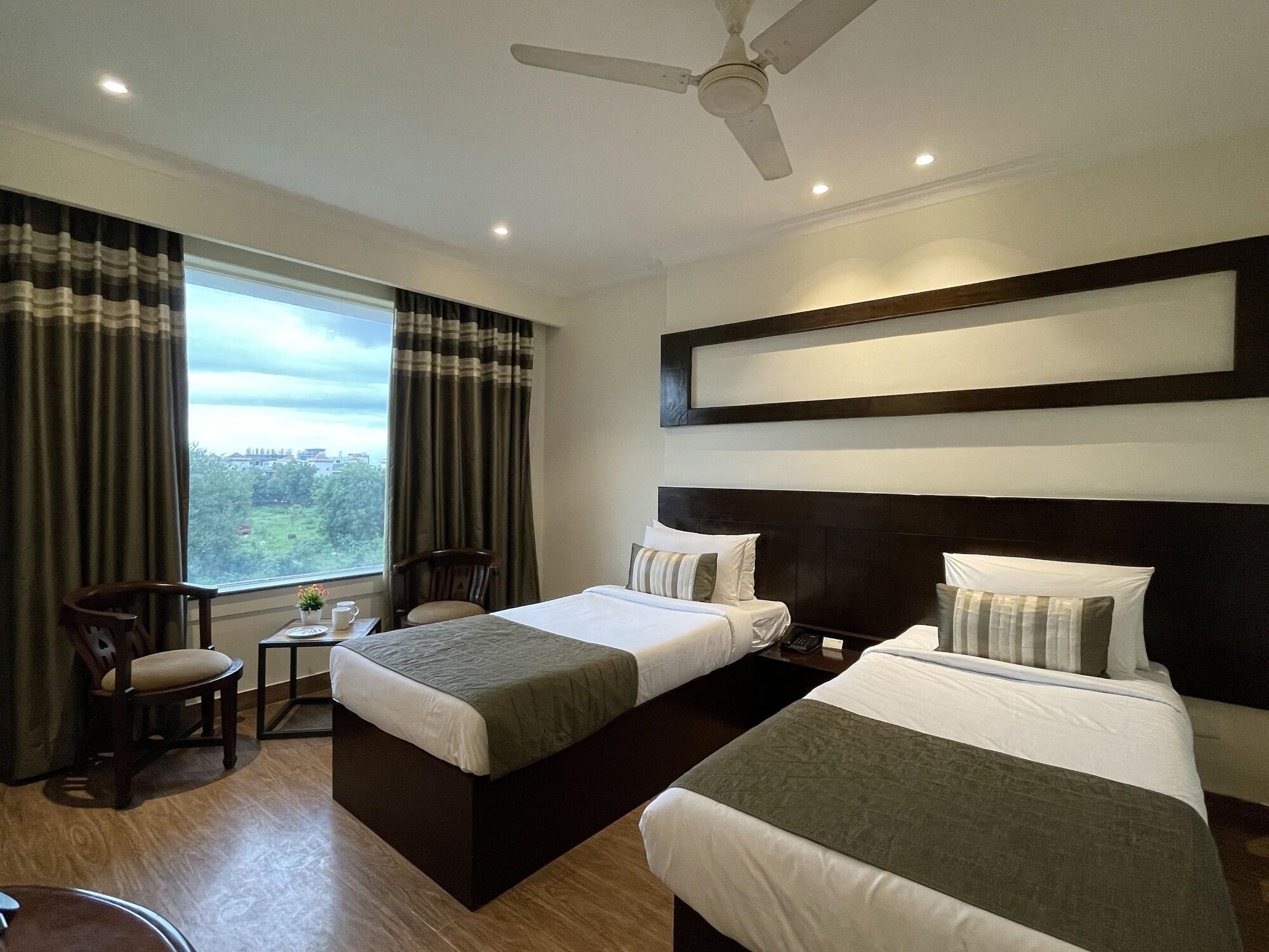 Royale Sarovar Portico Agra Agra  Bagian luar foto