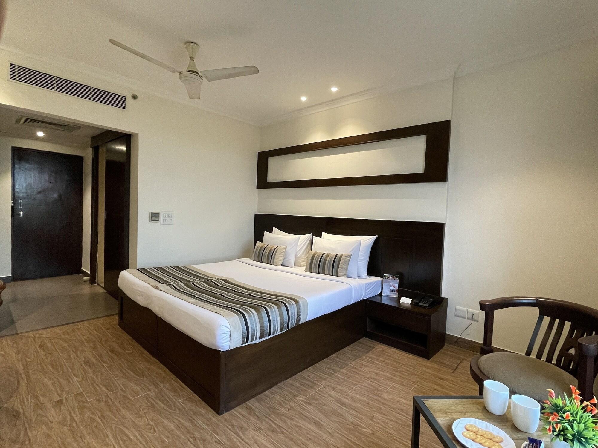 Royale Sarovar Portico Agra Agra  Bagian luar foto