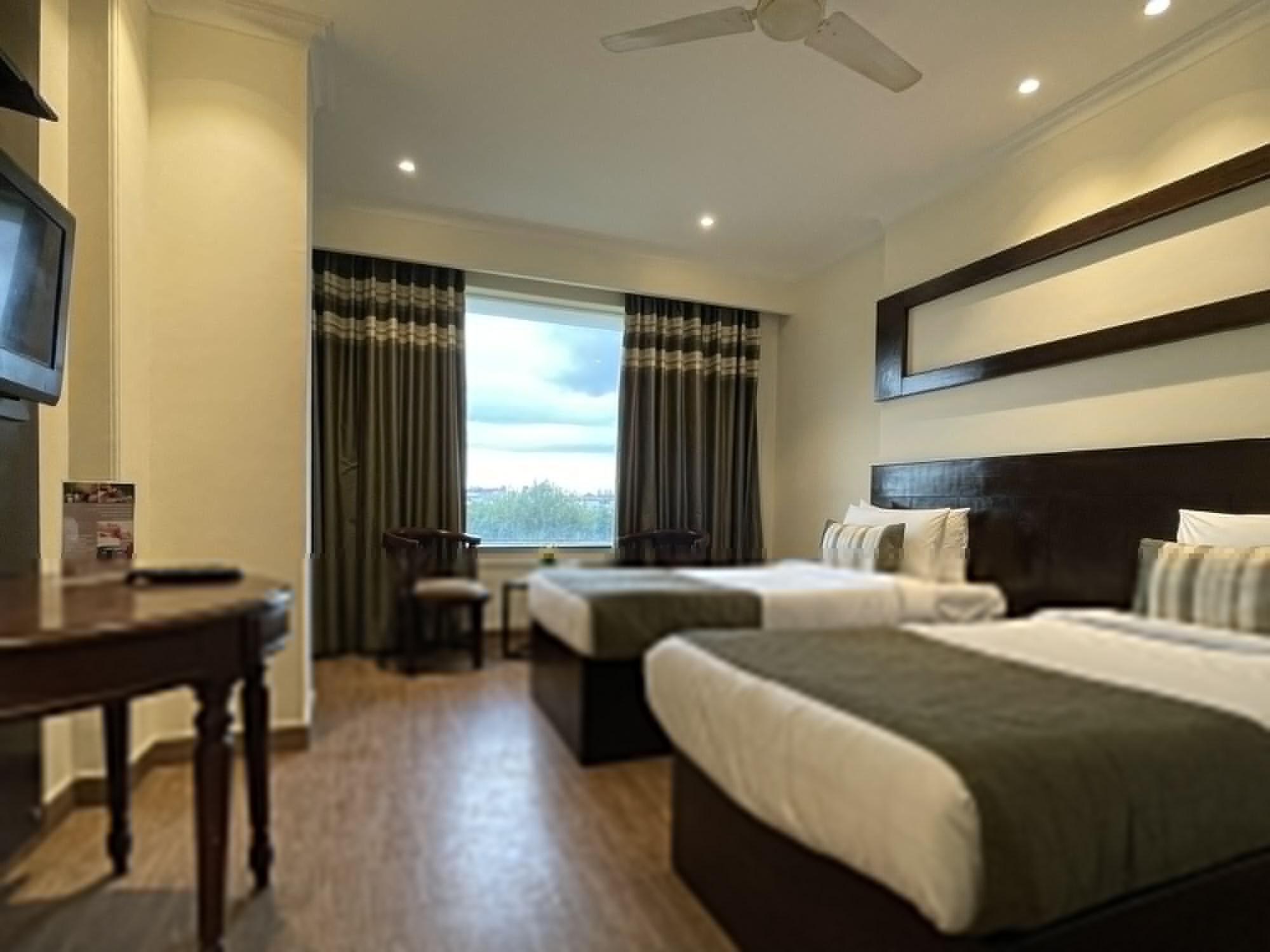Royale Sarovar Portico Agra Agra  Bagian luar foto