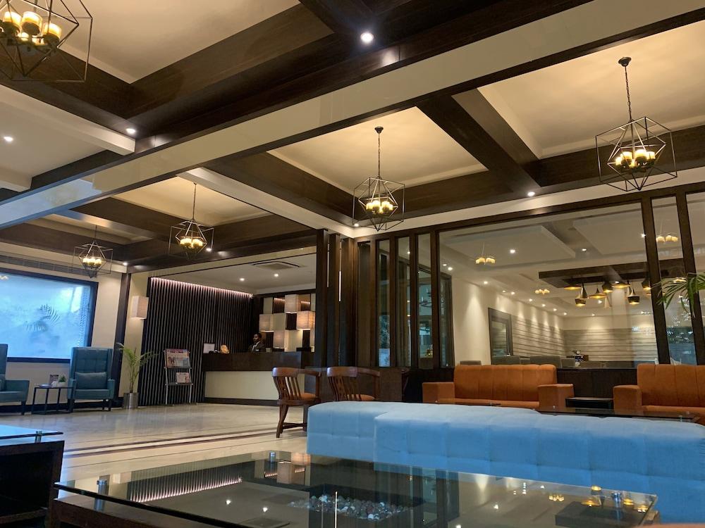 Royale Sarovar Portico Agra Agra  Bagian luar foto