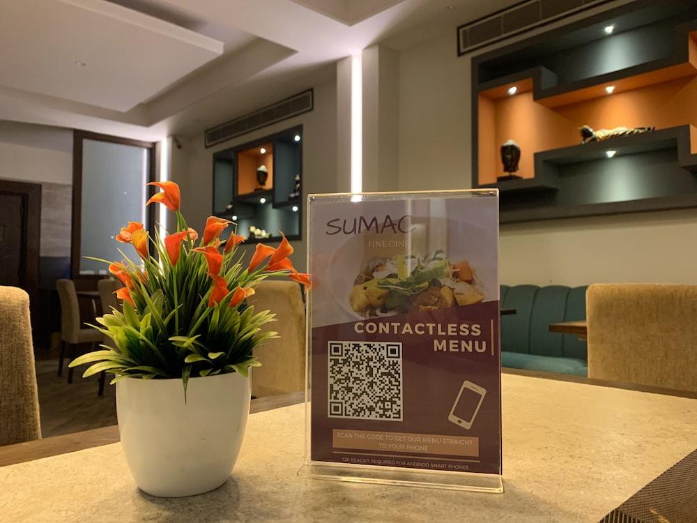 Royale Sarovar Portico Agra Agra  Bagian luar foto
