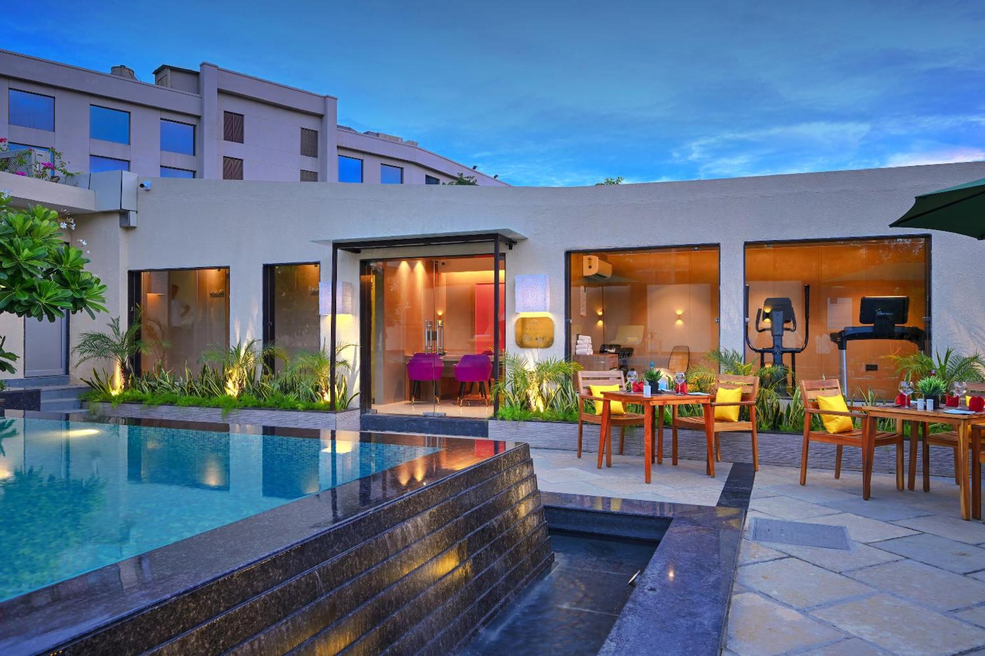 Royale Sarovar Portico Agra Agra  Bagian luar foto