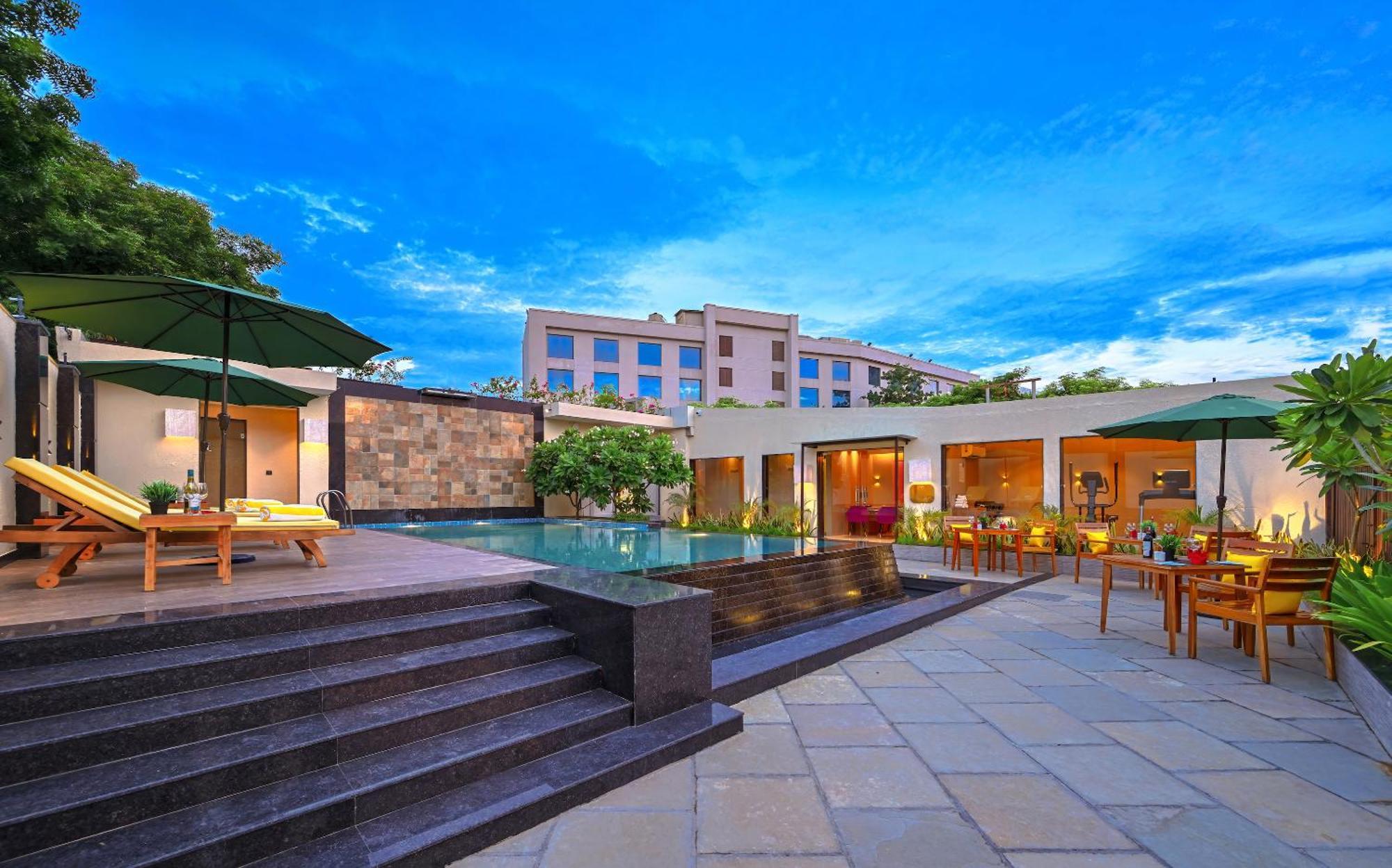Royale Sarovar Portico Agra Agra  Bagian luar foto
