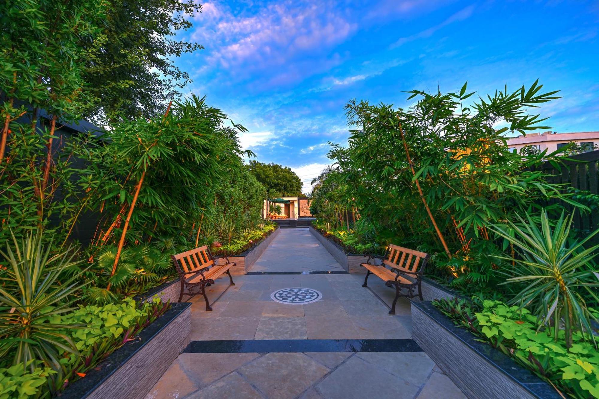 Royale Sarovar Portico Agra Agra  Bagian luar foto