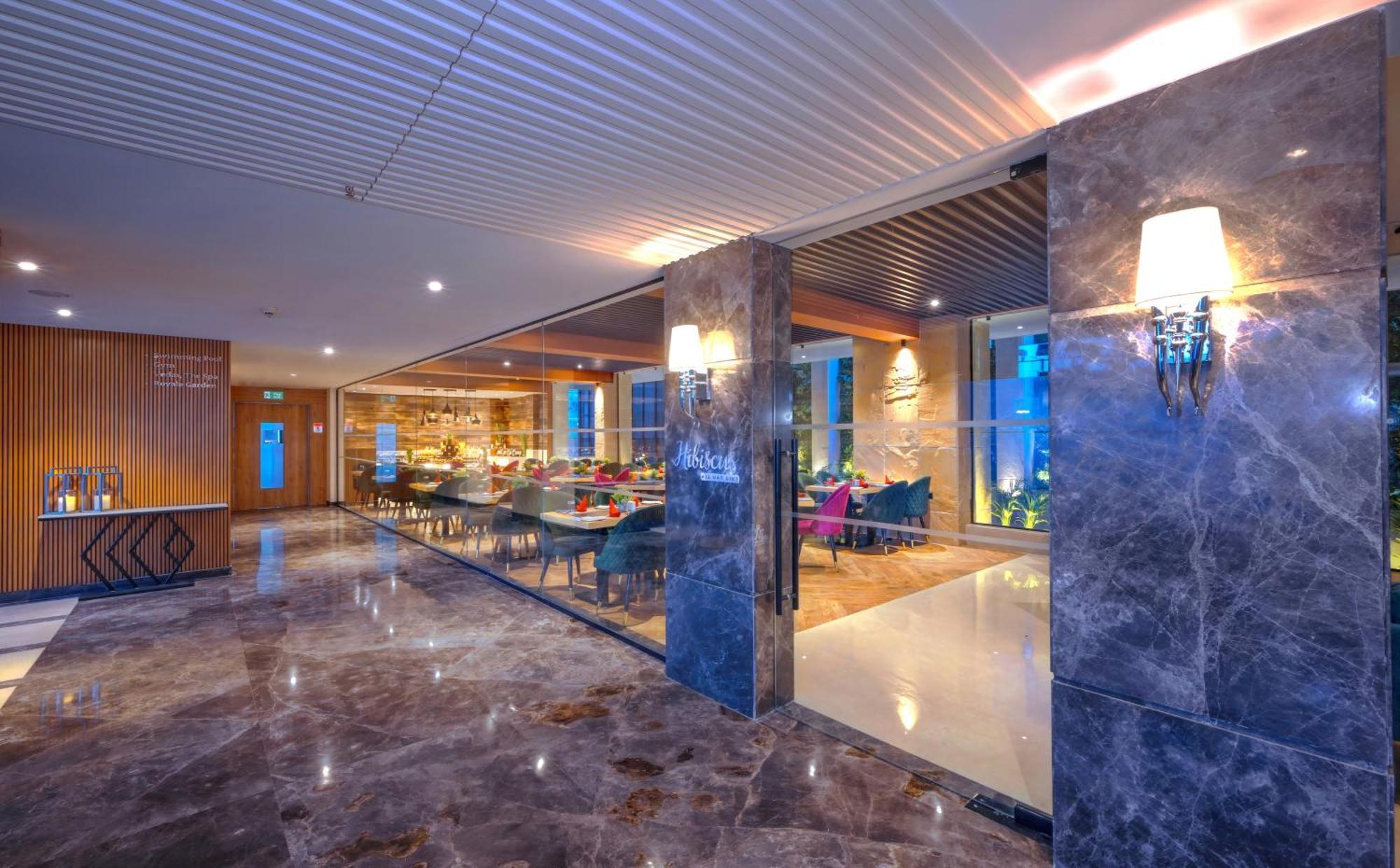 Royale Sarovar Portico Agra Agra  Bagian luar foto