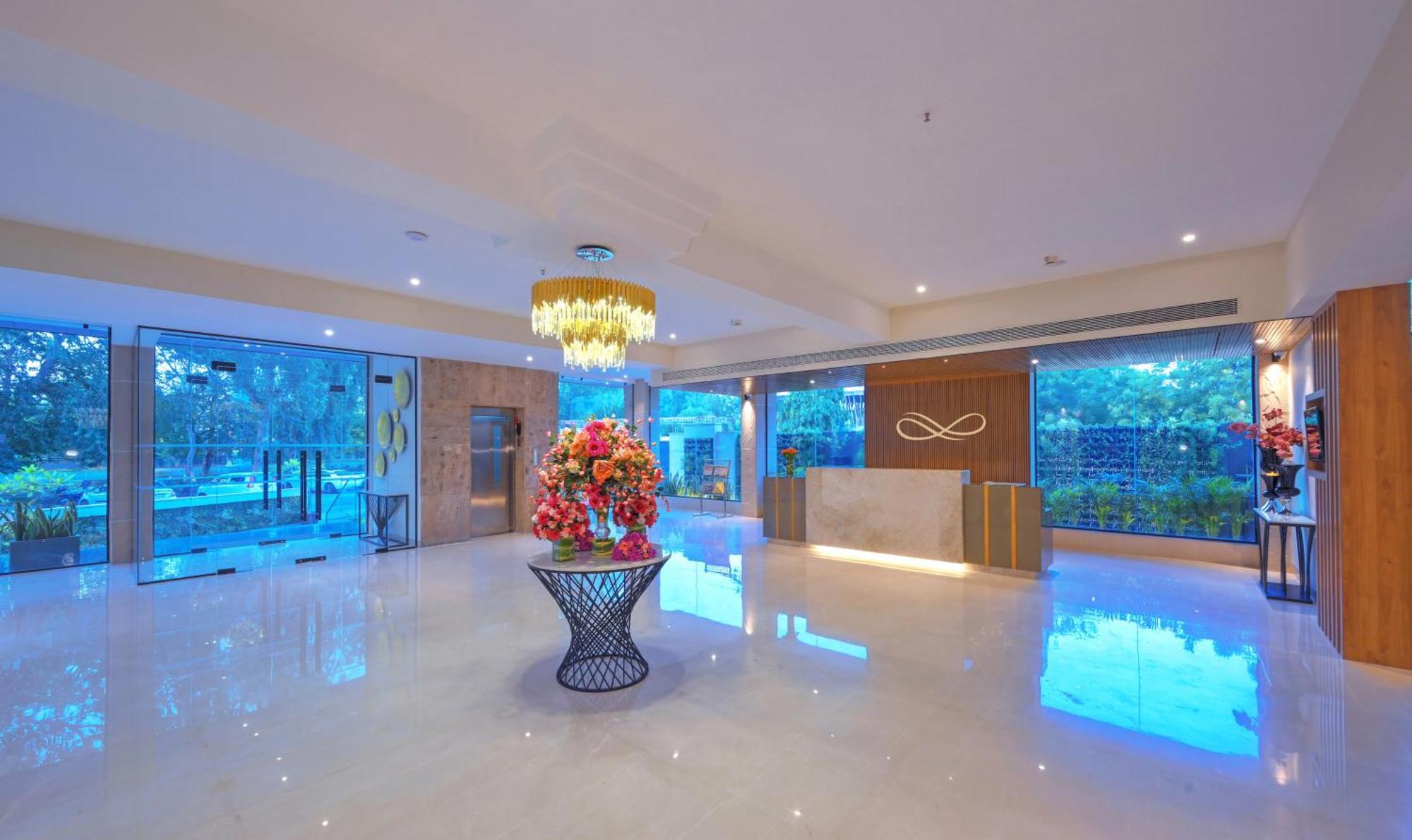 Royale Sarovar Portico Agra Agra  Bagian luar foto