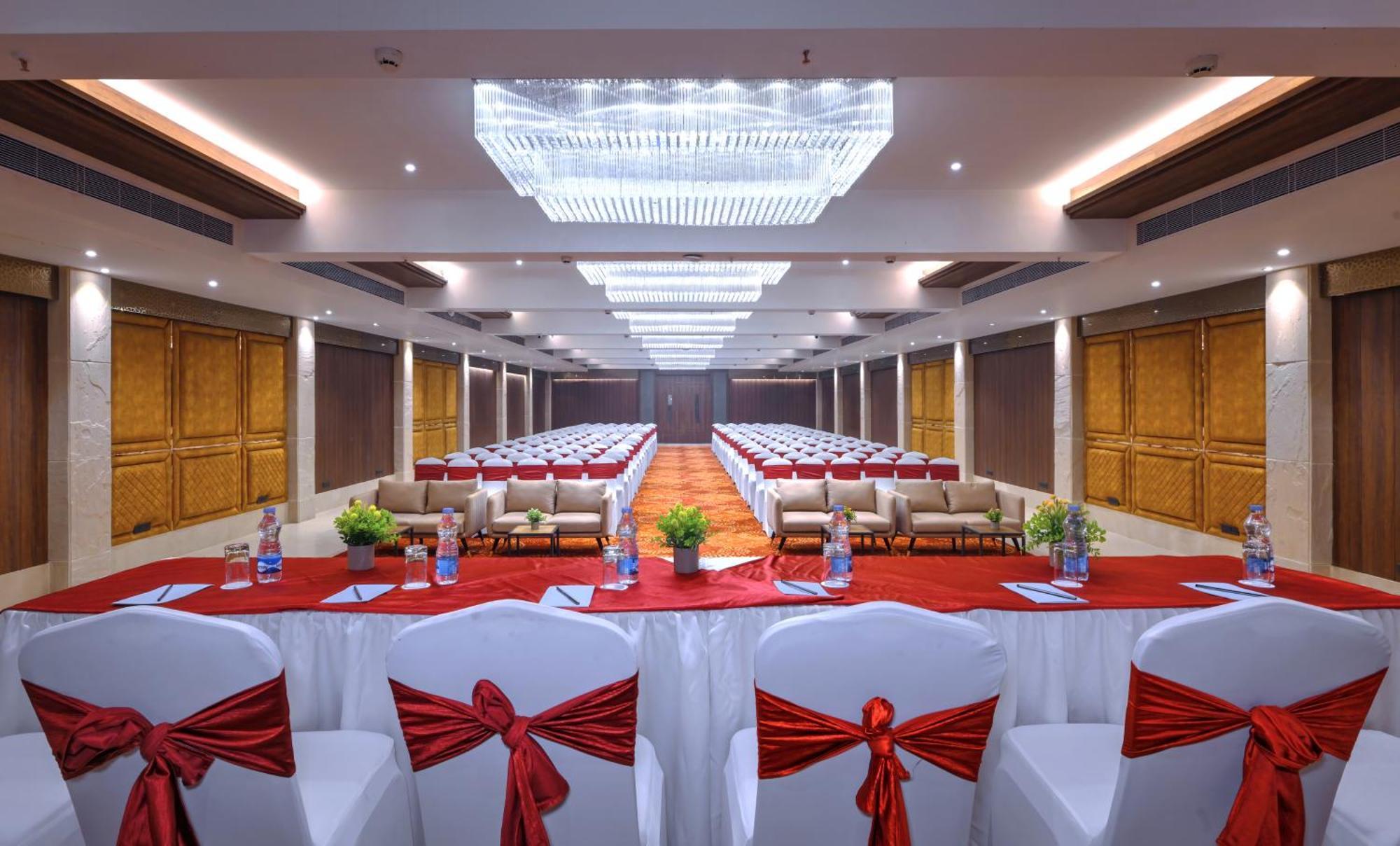 Royale Sarovar Portico Agra Agra  Bagian luar foto