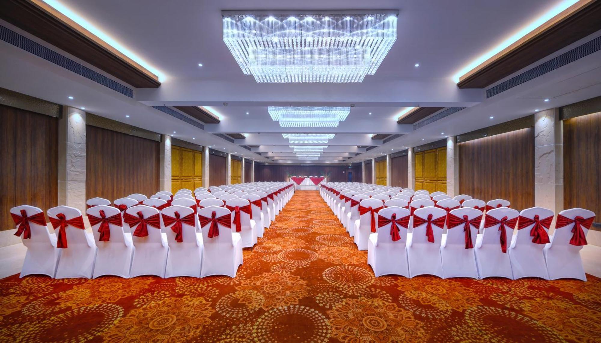 Royale Sarovar Portico Agra Agra  Bagian luar foto