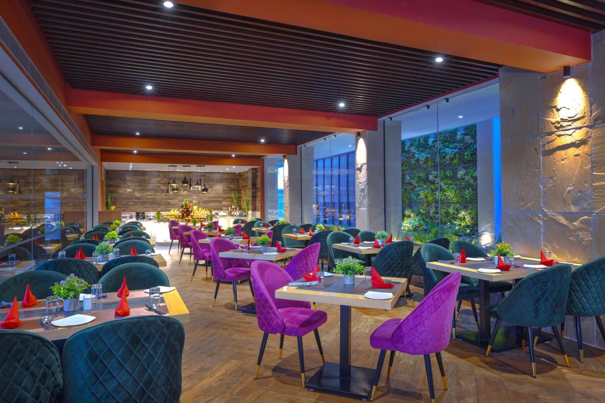Royale Sarovar Portico Agra Agra  Bagian luar foto
