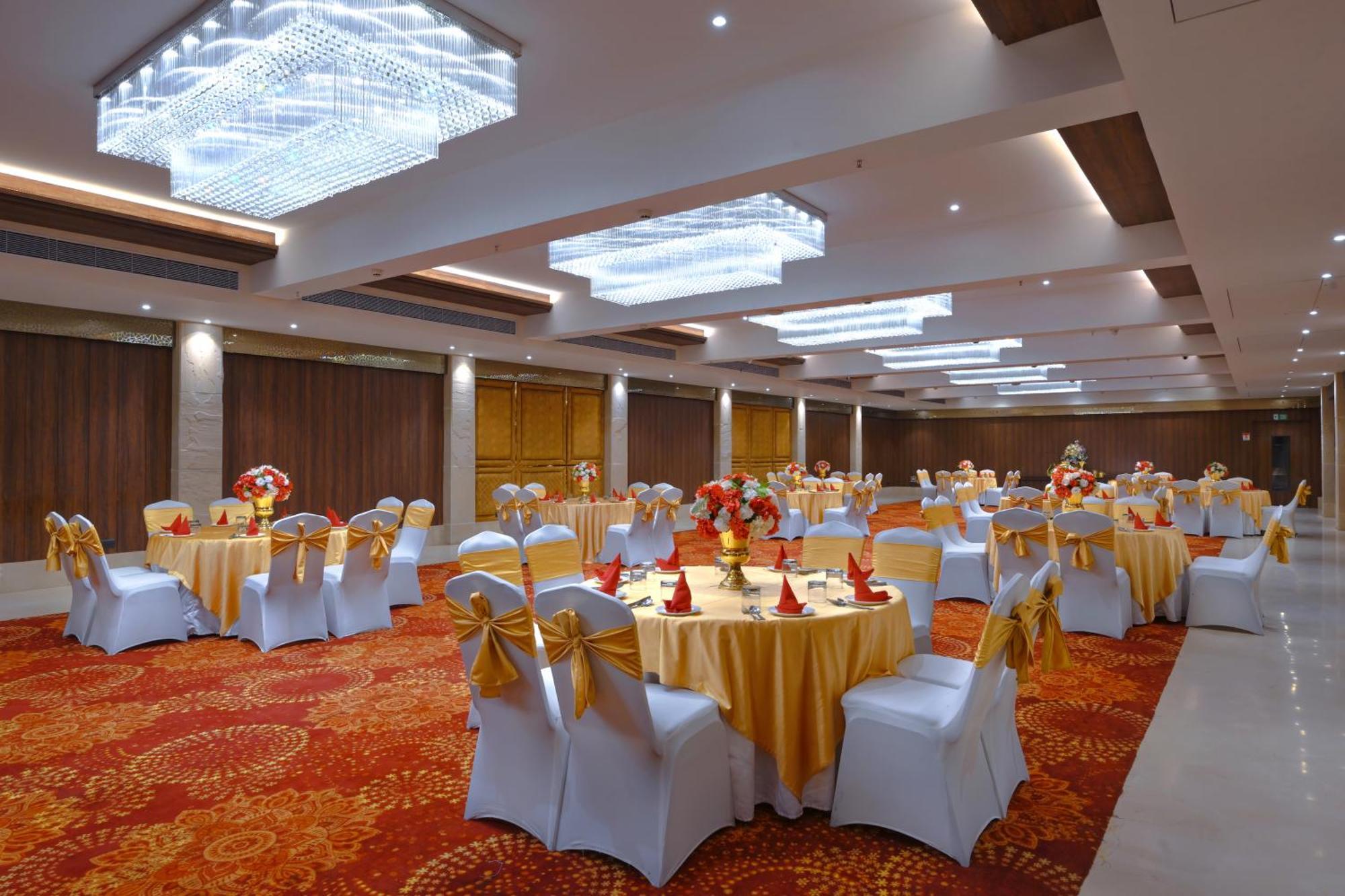 Royale Sarovar Portico Agra Agra  Bagian luar foto