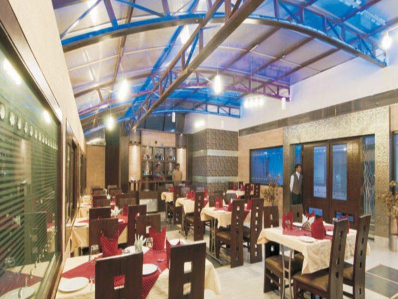 Royale Sarovar Portico Agra Agra  Bagian luar foto