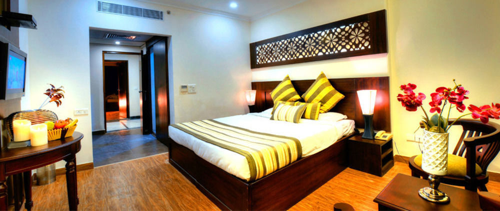 Royale Sarovar Portico Agra Agra  Bagian luar foto