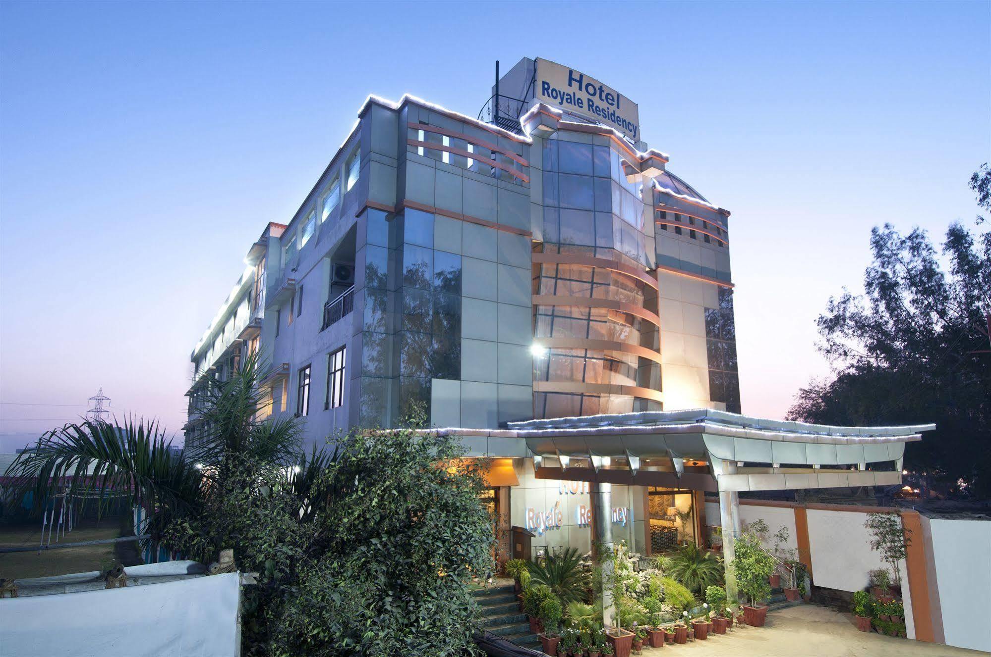 Royale Sarovar Portico Agra Agra  Bagian luar foto